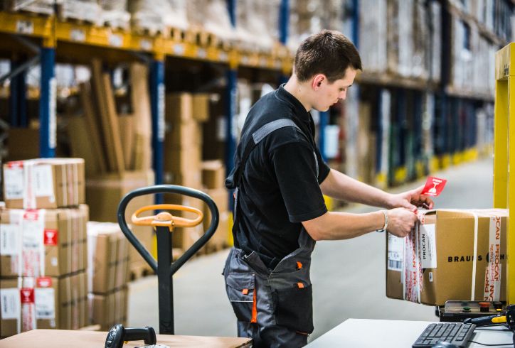 warehouse workers Logistyka magazynu